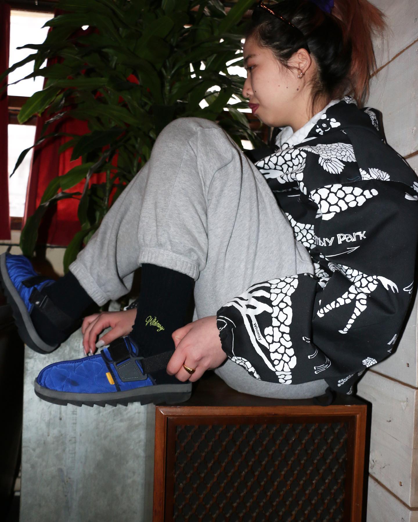 襪子也是 2022 夏季重要的穿搭利器！3 款舒適有型中筒襪推薦