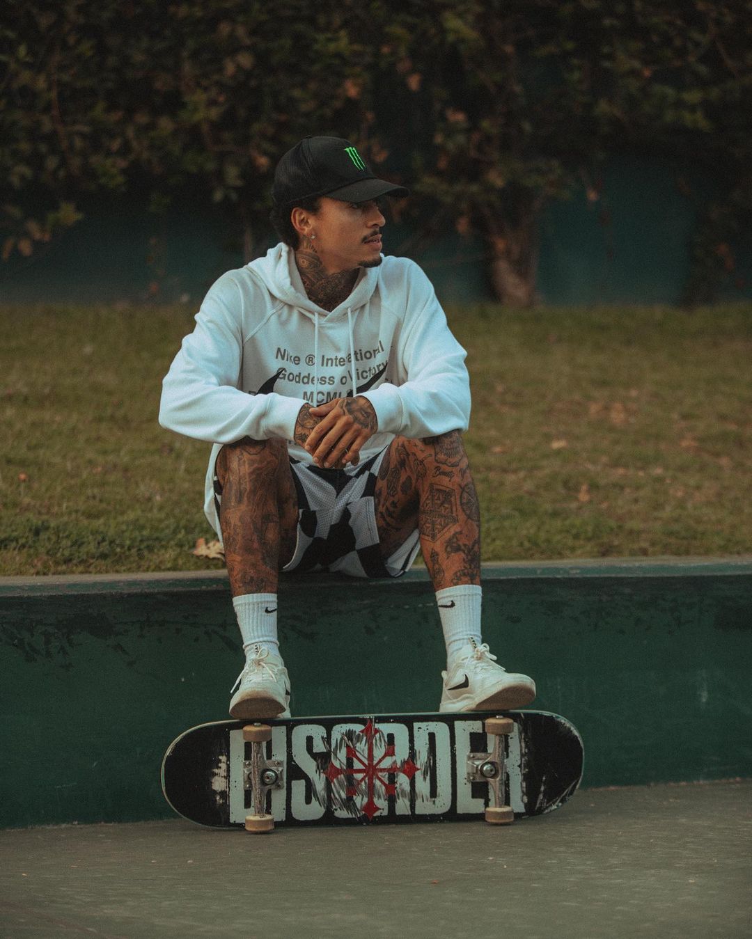 襪子也是 2022 夏季重要的穿搭利器！3 款舒適有型中筒襪推薦