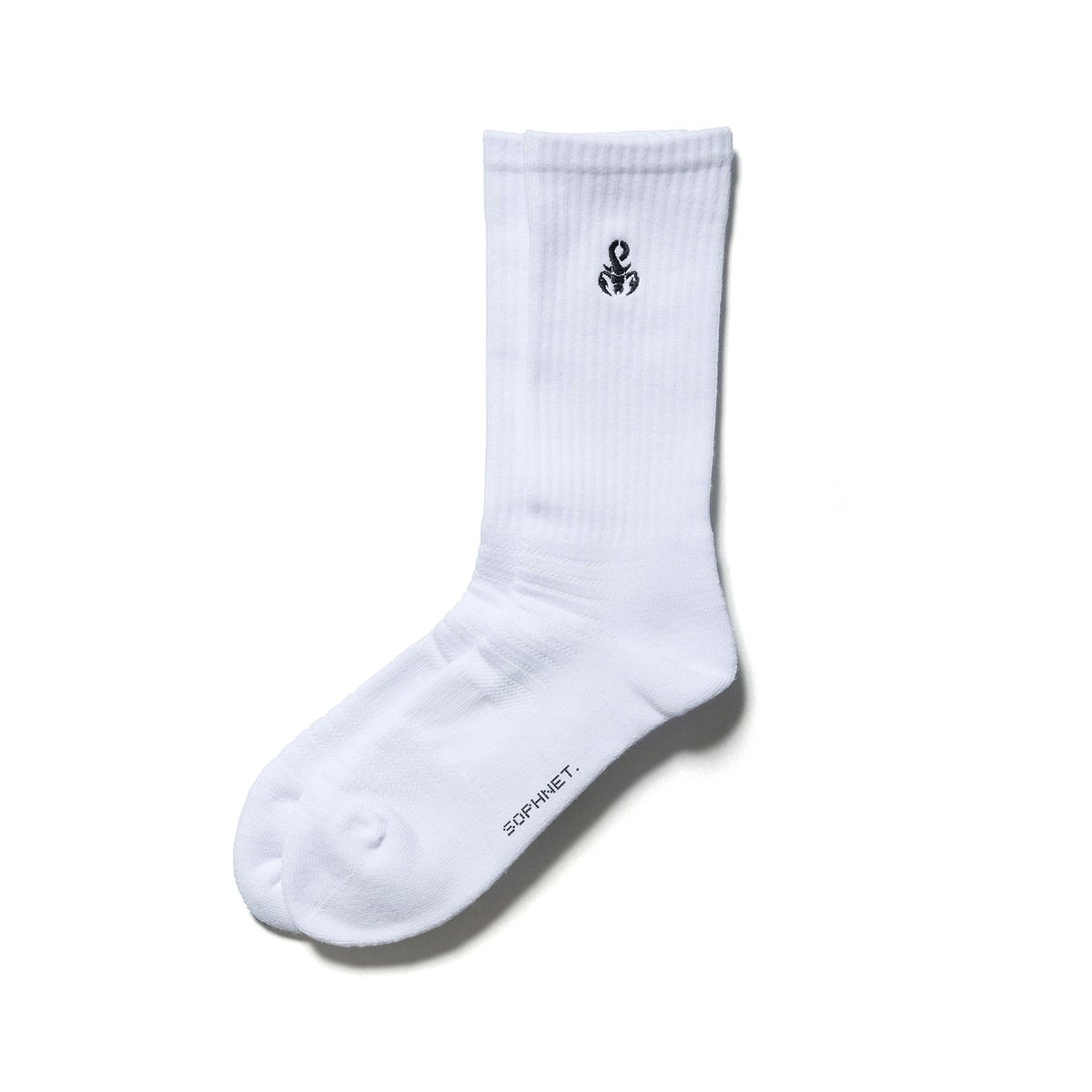 襪子也是 2022 夏季重要的穿搭利器！3 款舒適有型中筒襪推薦