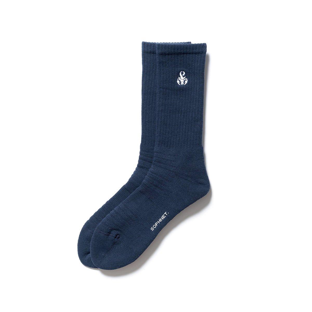 襪子也是 2022 夏季重要的穿搭利器！3 款舒適有型中筒襪推薦