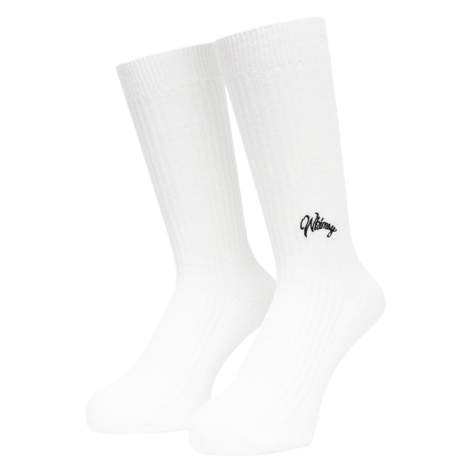 襪子也是 2022 夏季重要的穿搭利器！3 款舒適有型中筒襪推薦