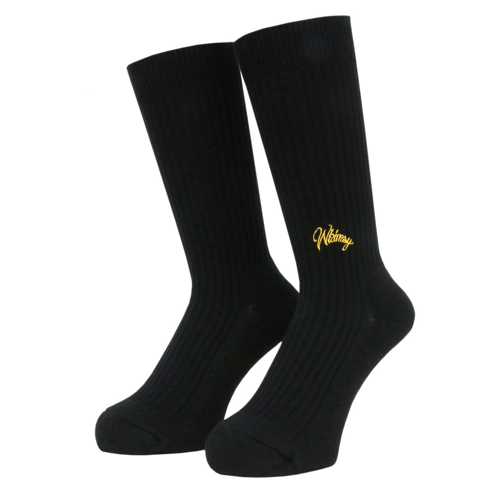 襪子也是 2022 夏季重要的穿搭利器！3 款舒適有型中筒襪推薦