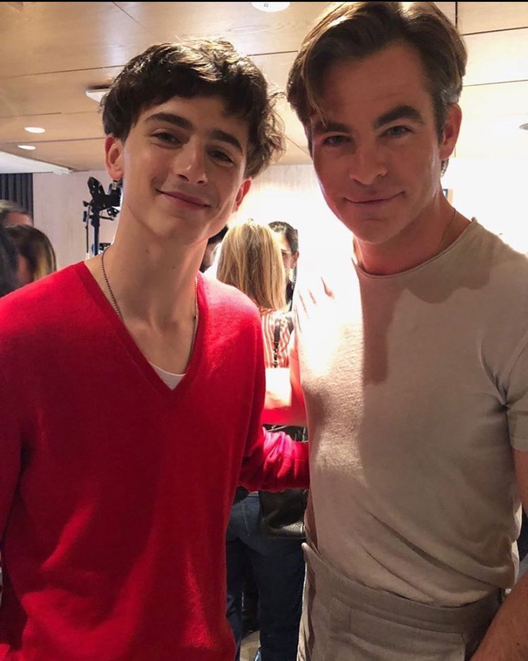 大寫的尷尬！一世代哈利疑朝克里斯派恩「吐口水」11 秒尷尬影片瘋傳　主角出面曝真相