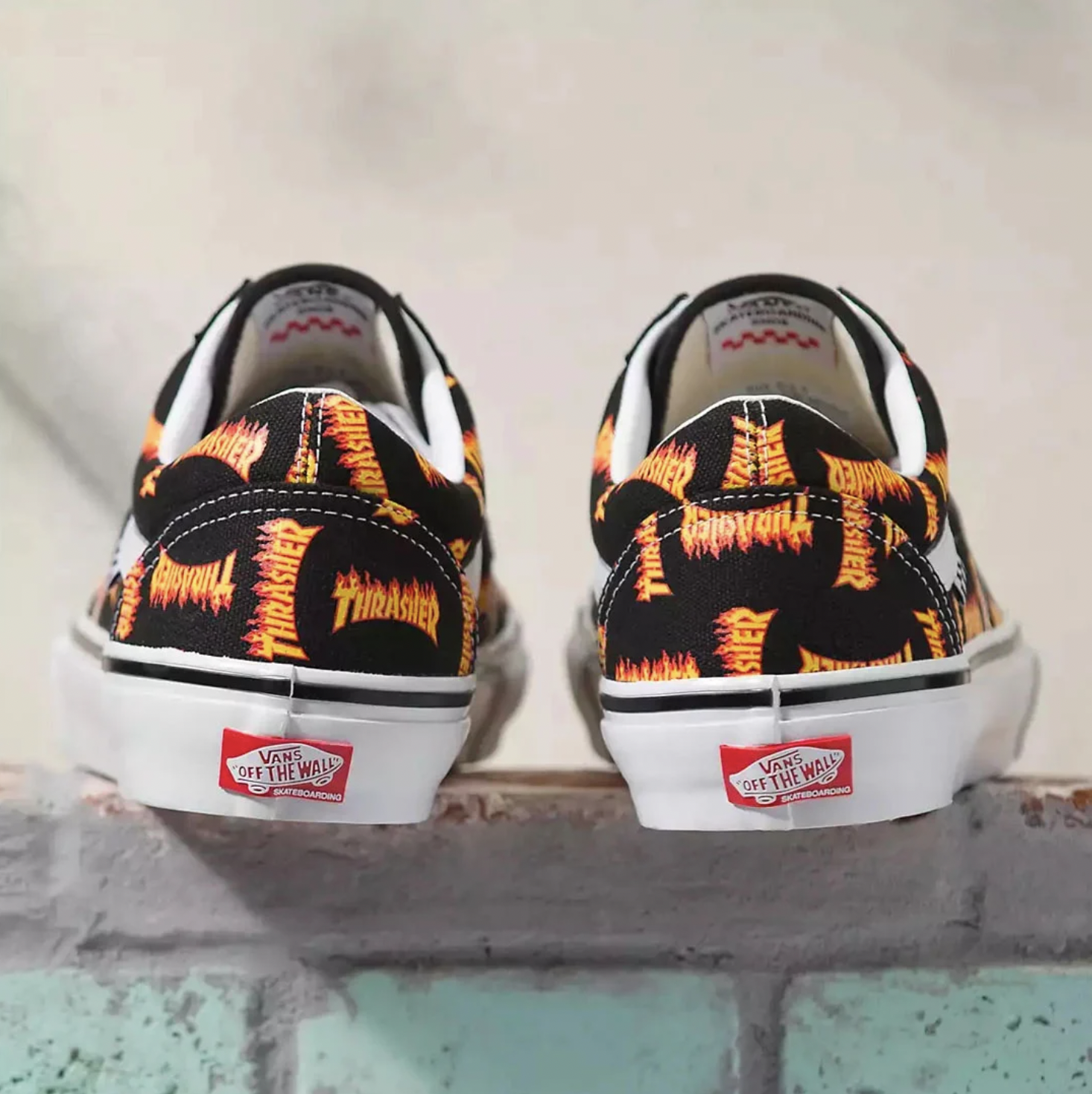 火焰基因再燃起！THRASHER x VANS 全新聯乘鞋款登場，滿版 Logo 請小心燙腳！