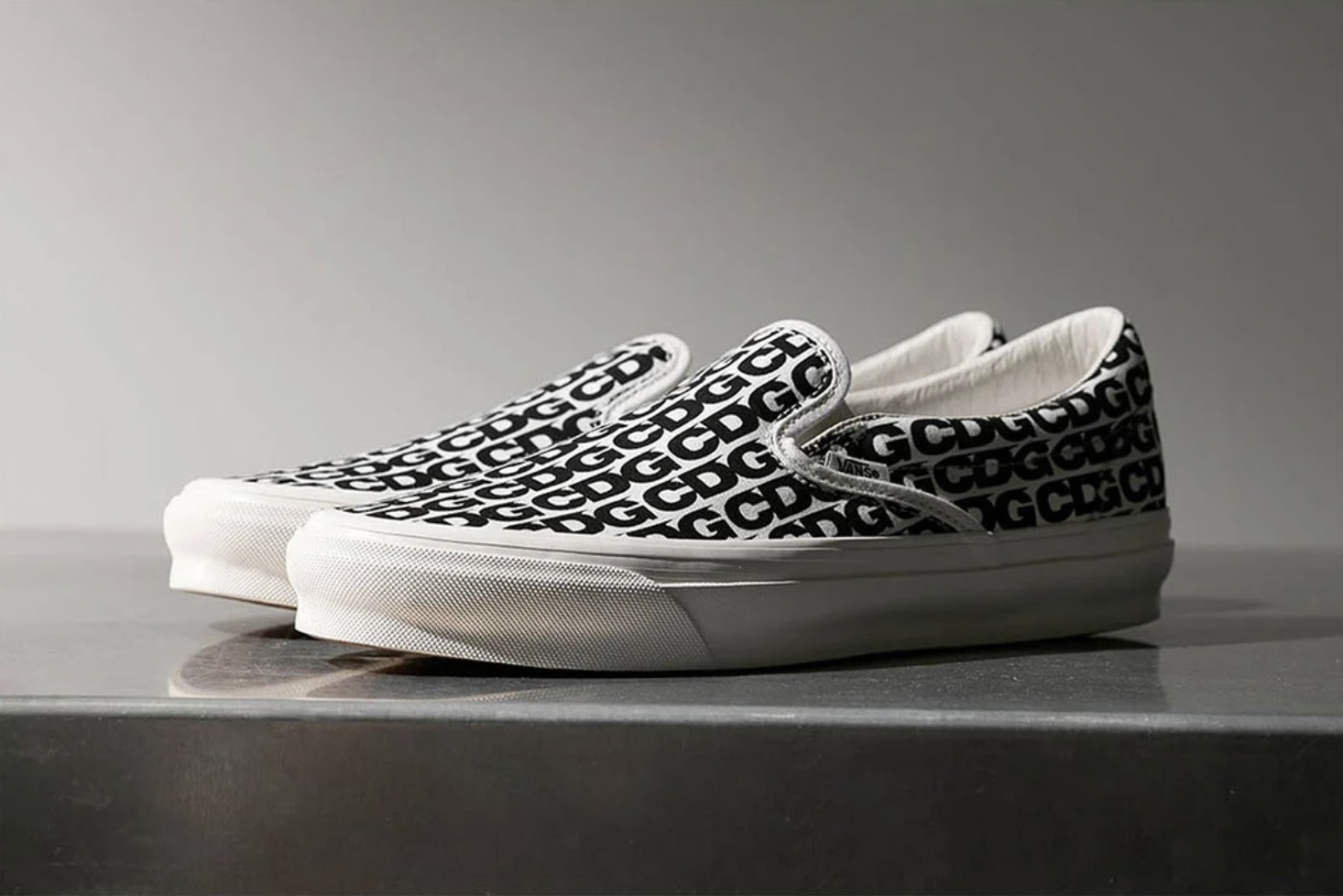 CDG x VANS slip on
