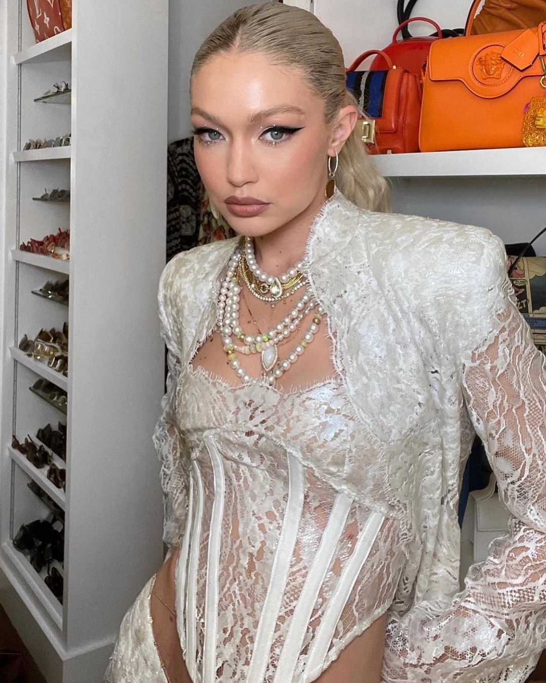 打破自己規則！李奧納多爆追求「27歲名模人母」Gigi Hadid 派對互動全被拍