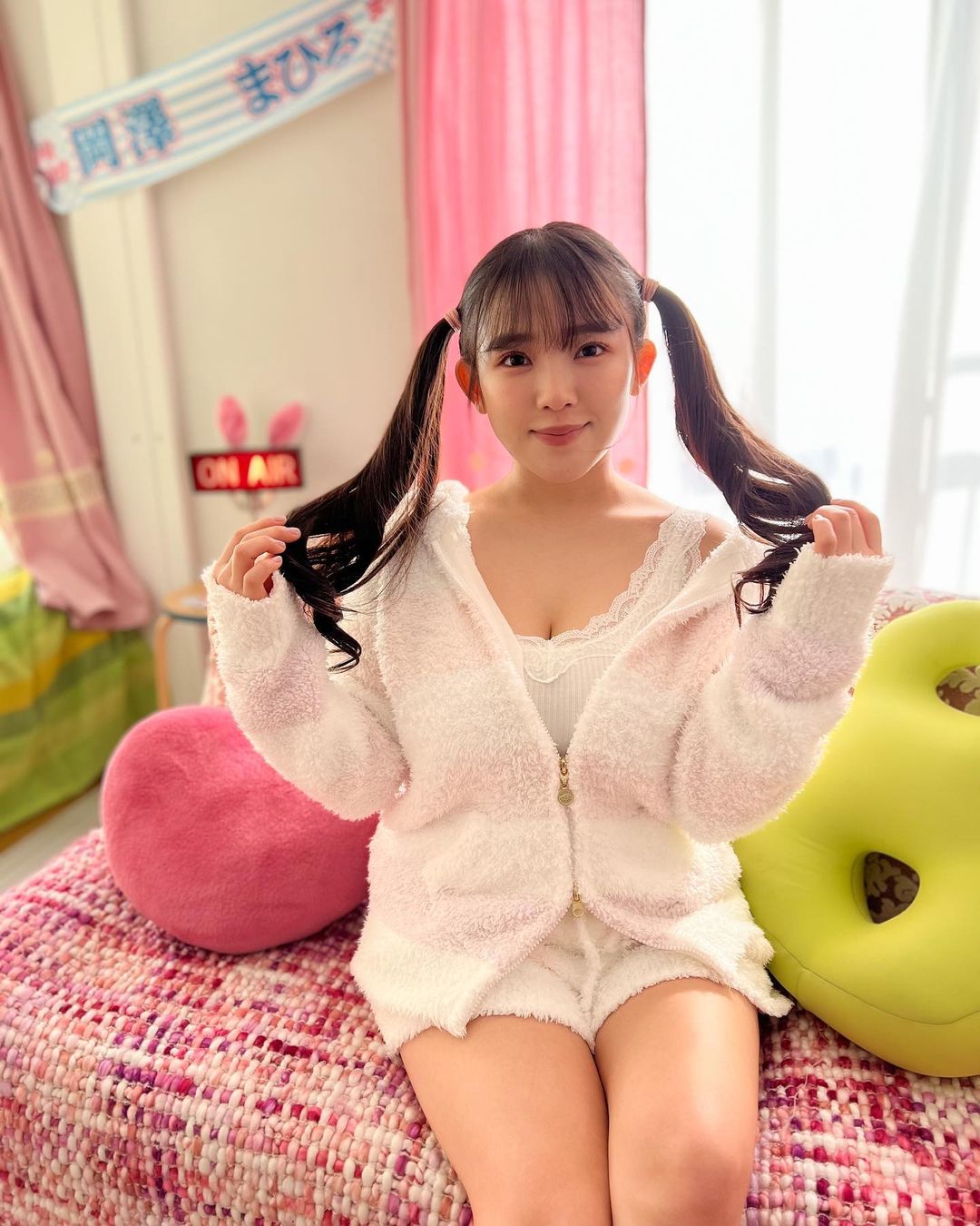 上班不要看！天木純雙手一夾 XL  級超兇上圍向外溢出，簡直視覺震撼