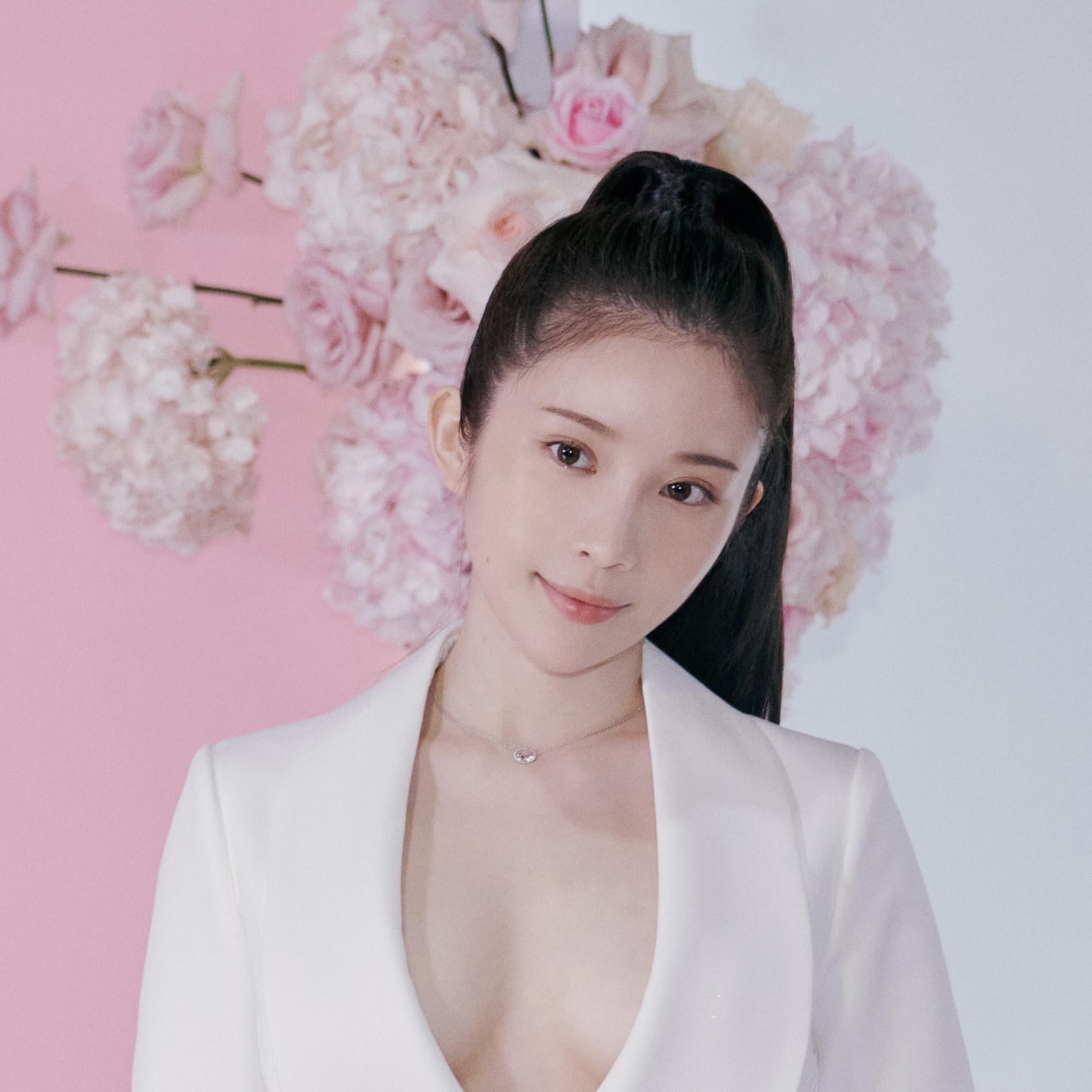 雞排妹 10 周年寫真影片搶先公開！全身剩下丁字褲「4 分鐘誠意片」　粉絲暴動：這是可以免費看的嗎？