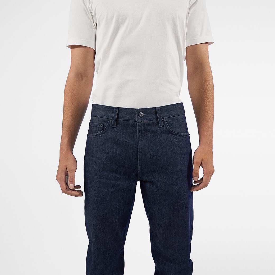 平價入手經典丹寧神褲！時隔八年的 UNIQLO x Helmut Lang 聯名系列重磅登場！