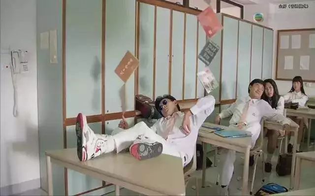 你服不服？原來「天王版」陳冠希是鞋頭？OFF-White、YEEZY 搭西裝在他身上很合理？