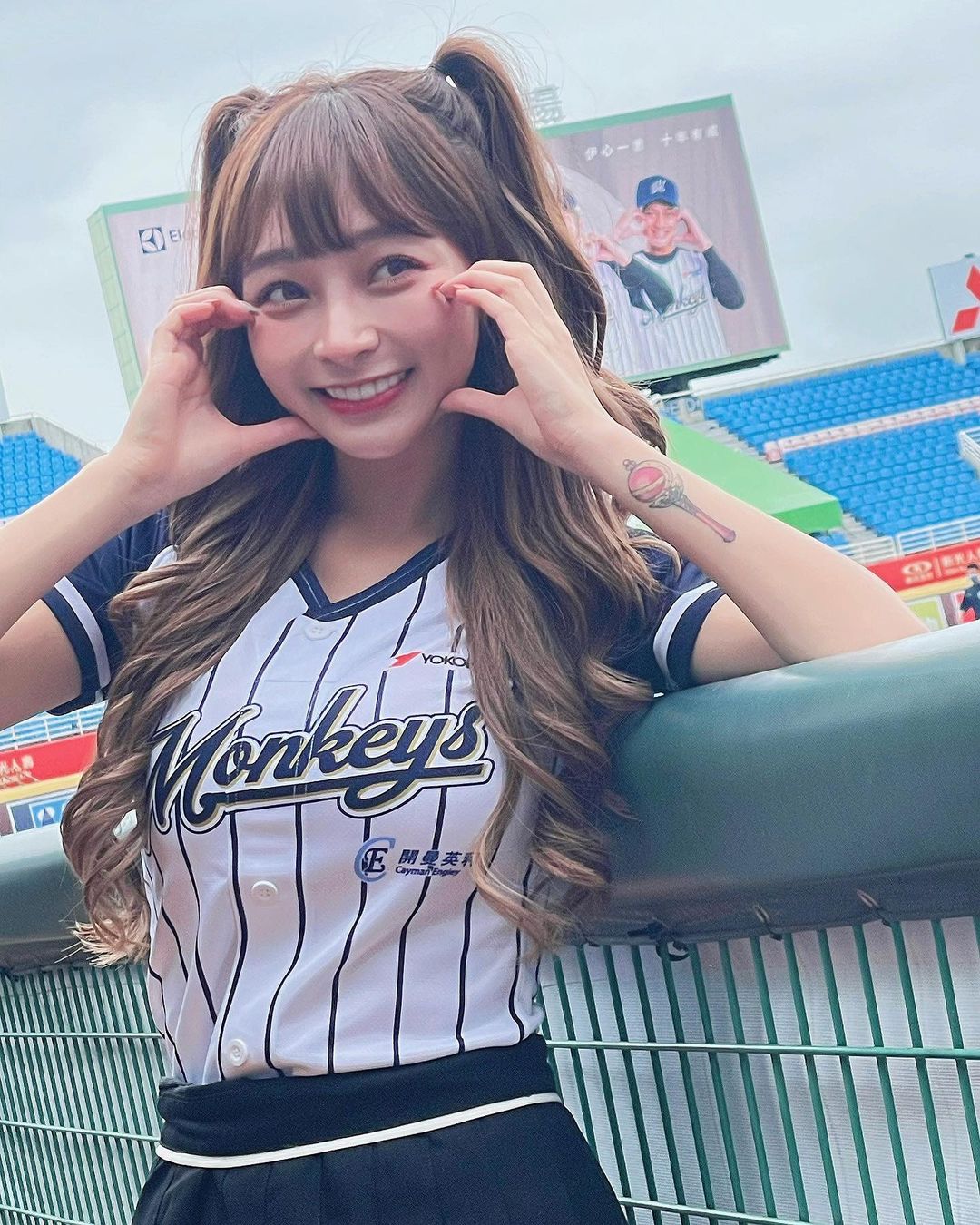 今年最香的對決！林襄比基尼對決「最美蘭花精」張雅涵　網友讚：謝謝Joeman一生平安