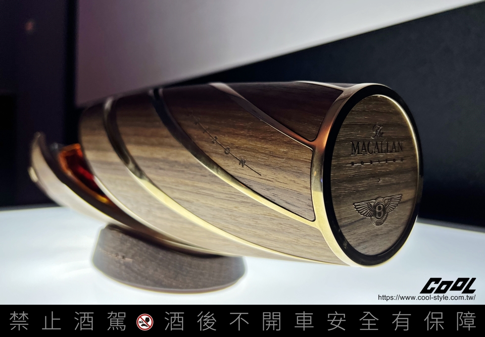 麥卡倫攜手賓利汽車重磅揭曉「麥卡倫Horizon原型」概念威士忌！臥式水平 180 度旋轉造型酒瓶美呆了！