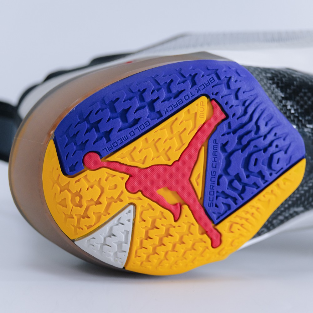 COOL 開箱｜科技性能全面凌駕超越！全新 Air Jordan XXXVII 實鞋一覽，七大設計重點告訴你！