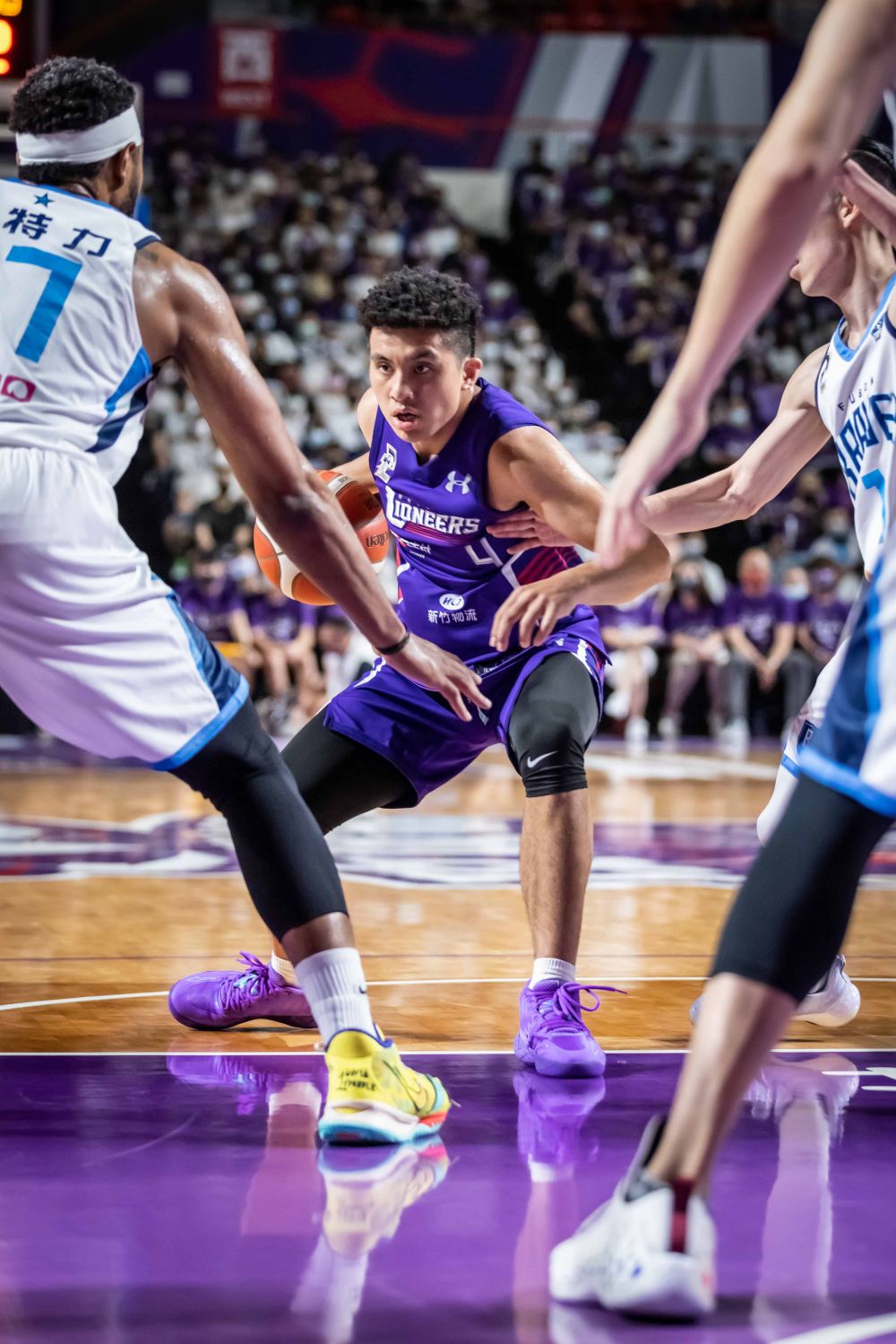 名人曬鞋｜頂薪球員就愛這一雙！高國豪最喜愛的四雙球鞋收藏，每一款都有故事！