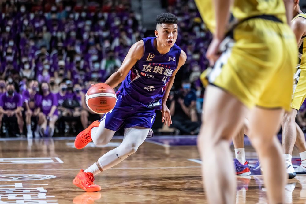 名人曬鞋｜頂薪球員就愛這一雙！高國豪最喜愛的四雙球鞋收藏，每一款都有故事！