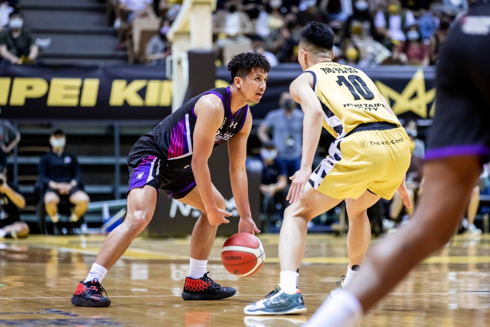 名人曬鞋｜頂薪球員就愛這一雙！高國豪最喜愛的四雙球鞋收藏，每一款都有故事！