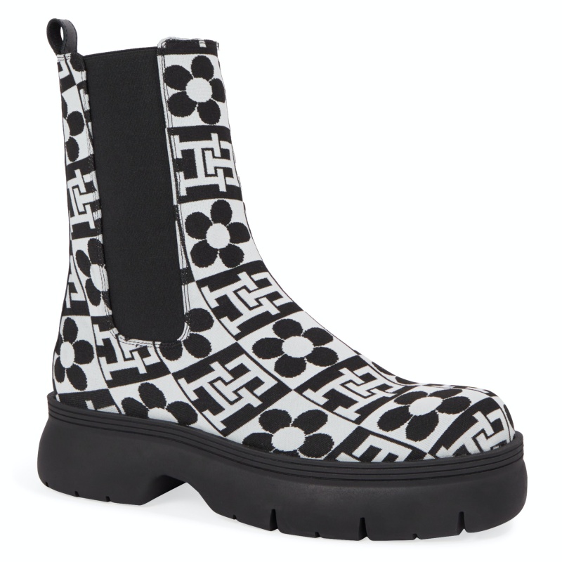 英國女王都讚聲的鬼才設計師！ Tommy Hilfiger X Richard Quinn 膠囊系列登台！