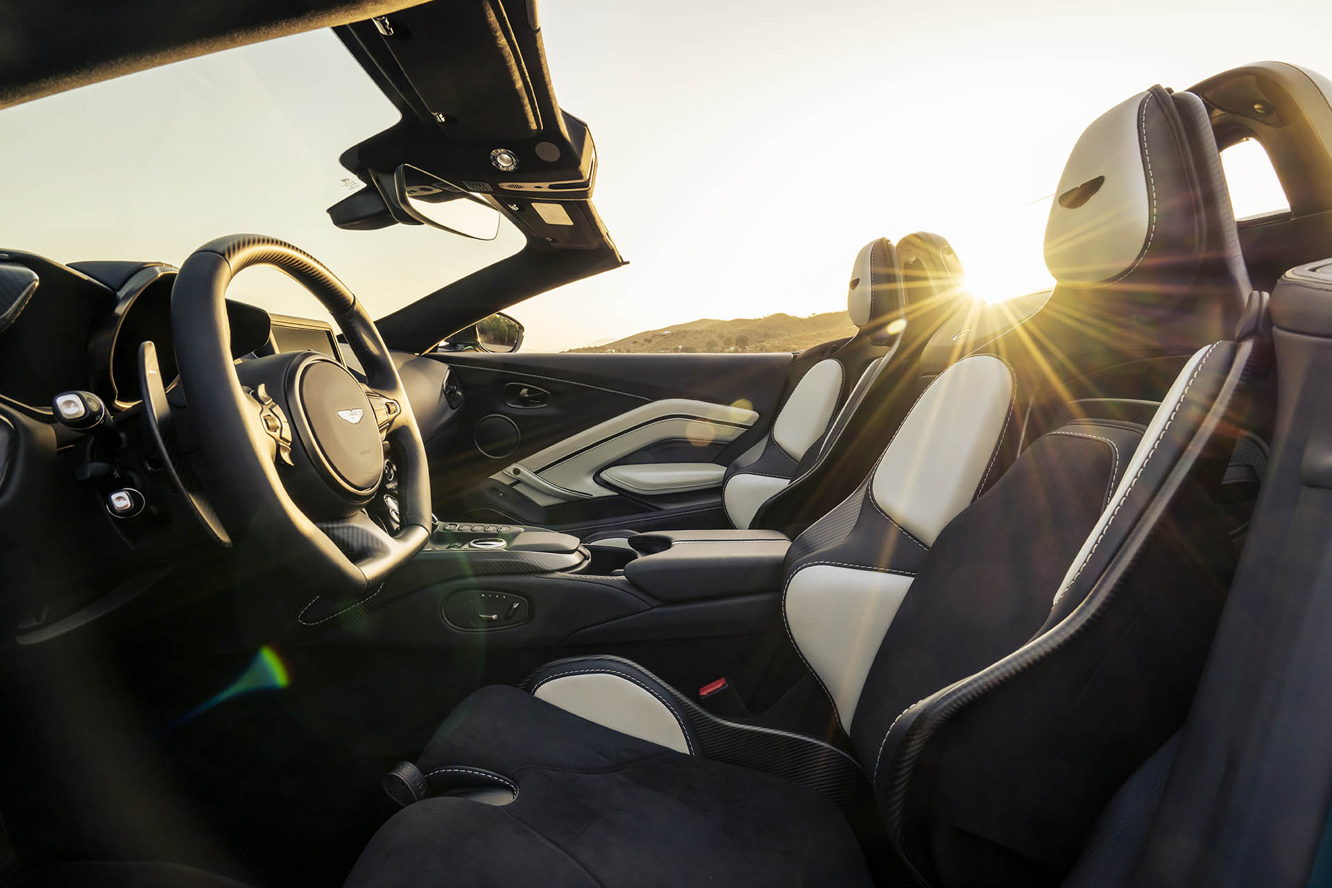 Aston Martin V12 Vantage Roadster-2
