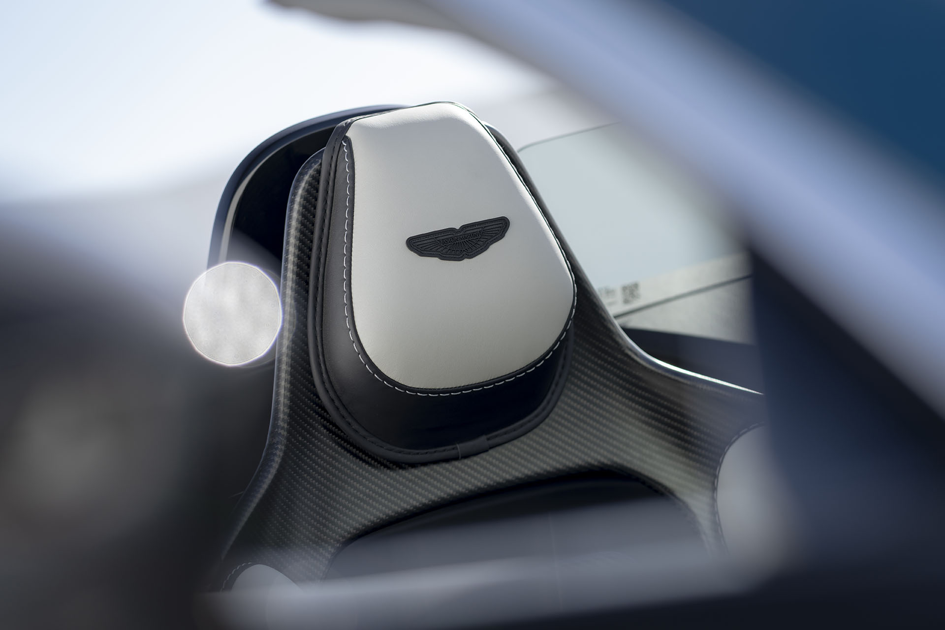 Aston Martin V12 Vantage Roadster-2