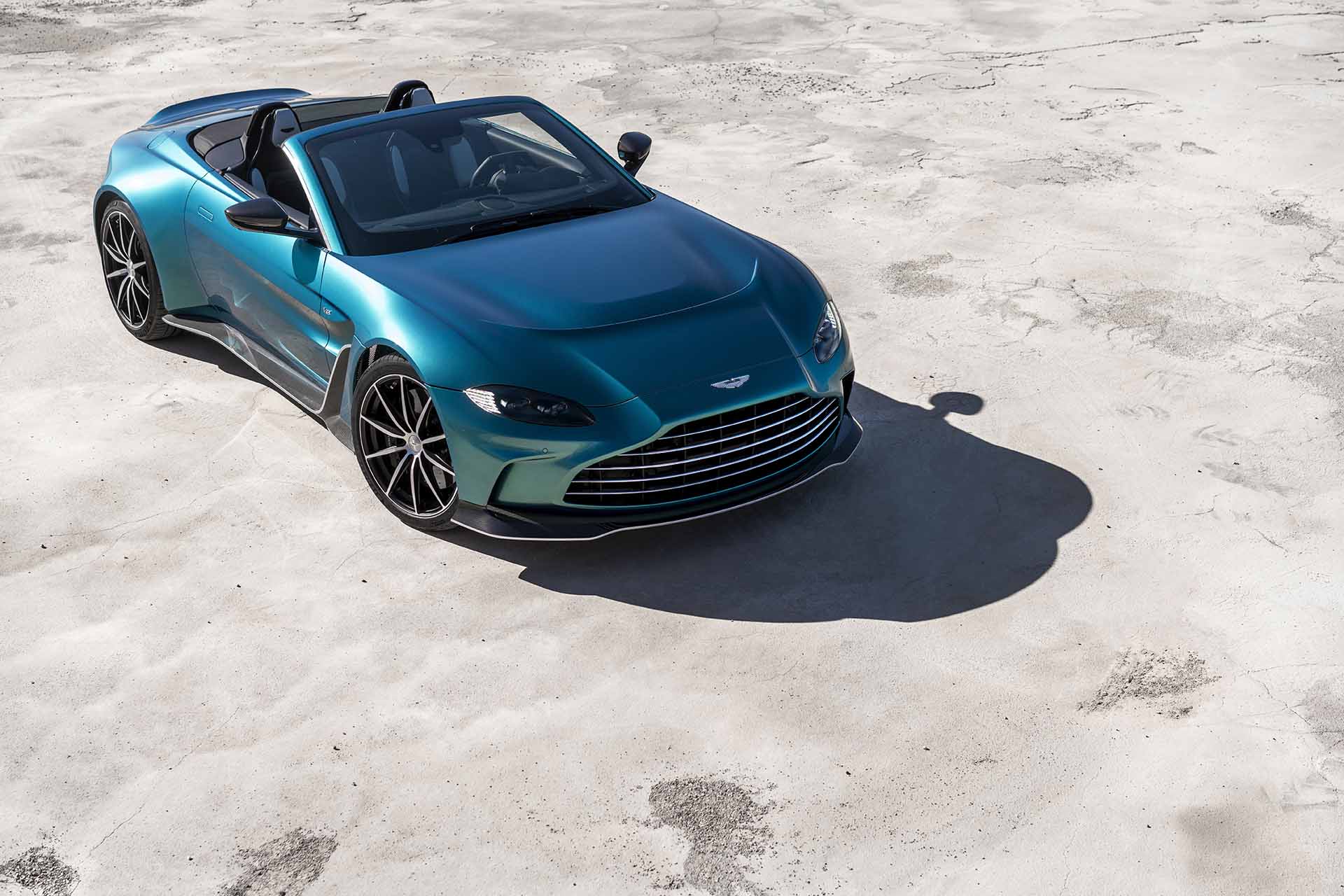 怎能錯過敞篷版？Aston Martin 推 V12 Vantage Roadster、全球限量 249 台！