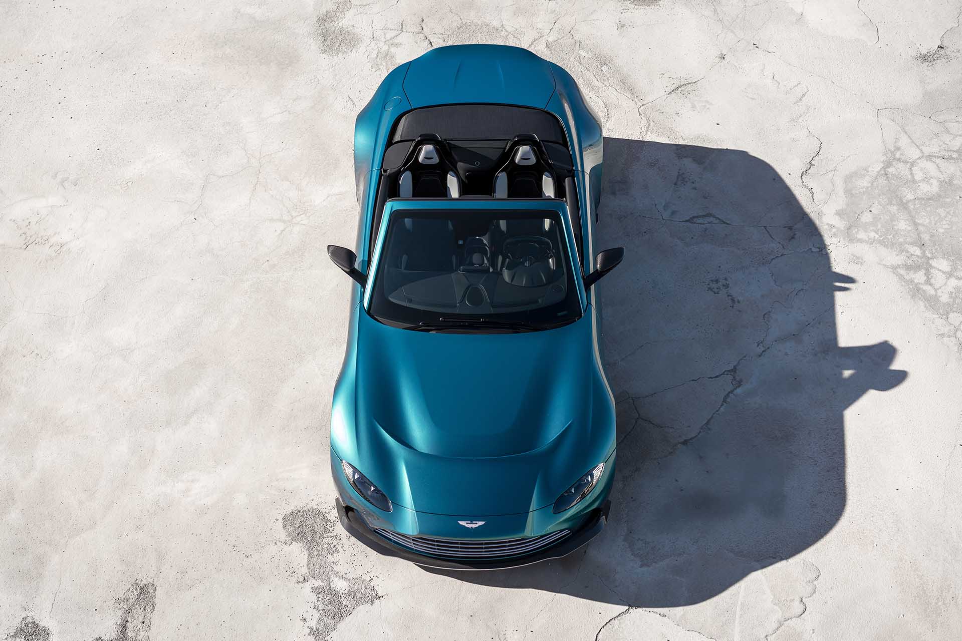 怎能錯過敞篷版？Aston Martin 推 V12 Vantage Roadster、全球限量 249 台！