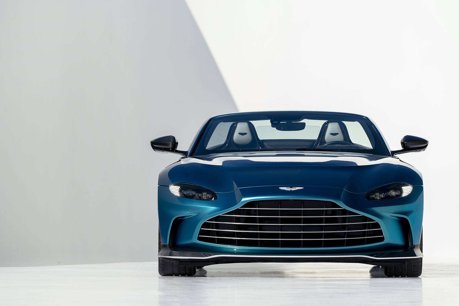 Aston Martin V12 Vantage Roadster-3