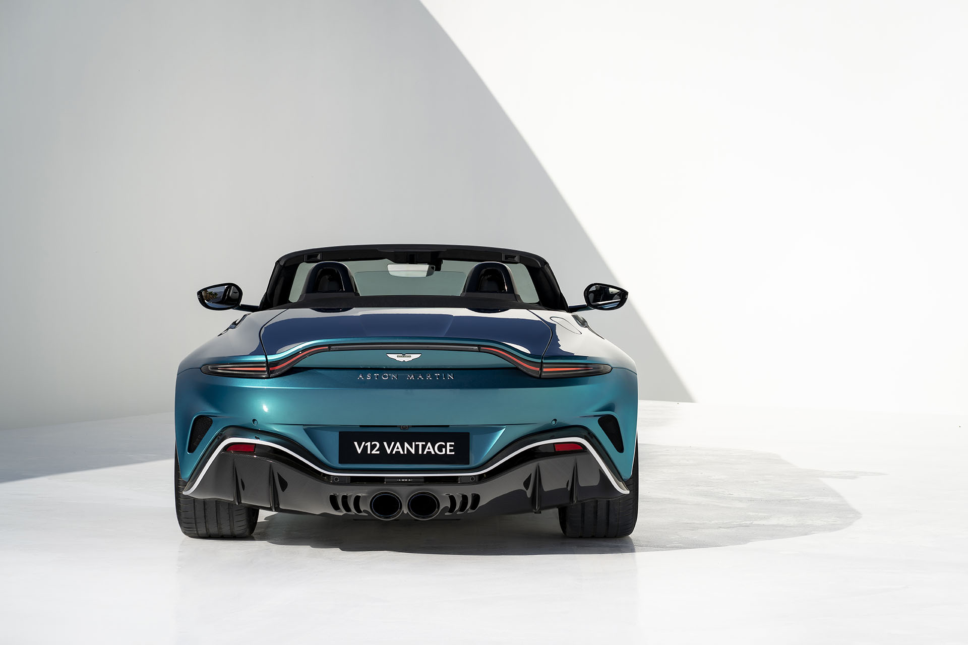 Aston Martin V12 Vantage Roadster-3