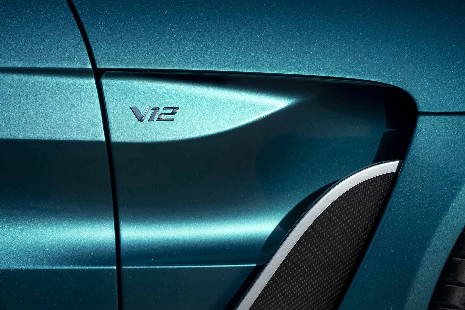 怎能錯過敞篷版？Aston Martin 推 V12 Vantage Roadster、全球限量 249 台！