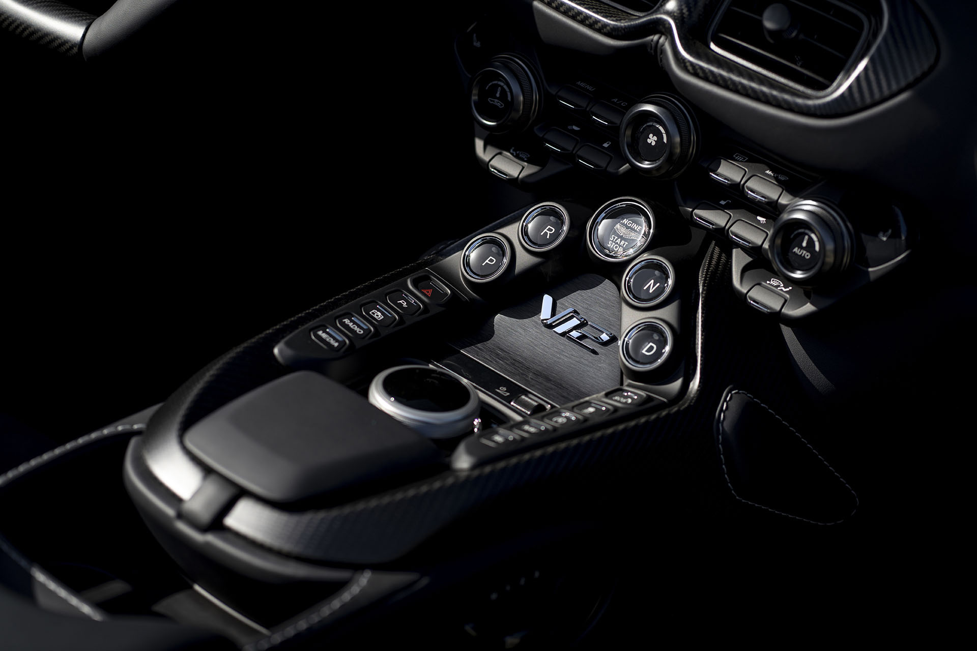 Aston Martin V12 Vantage Roadster-2