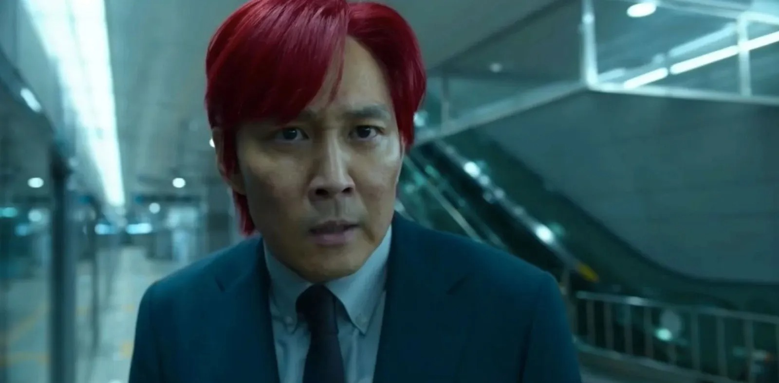 《魷魚遊戲》李政宰確診「新冠肺炎」外媒曝他拿艾美獎氣色超差！