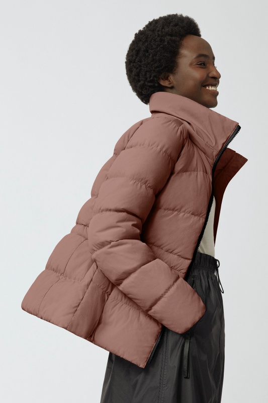 Canada Goose 釋出全新秋冬女性系列！演繹無所畏懼、剛柔並濟的女力新形象