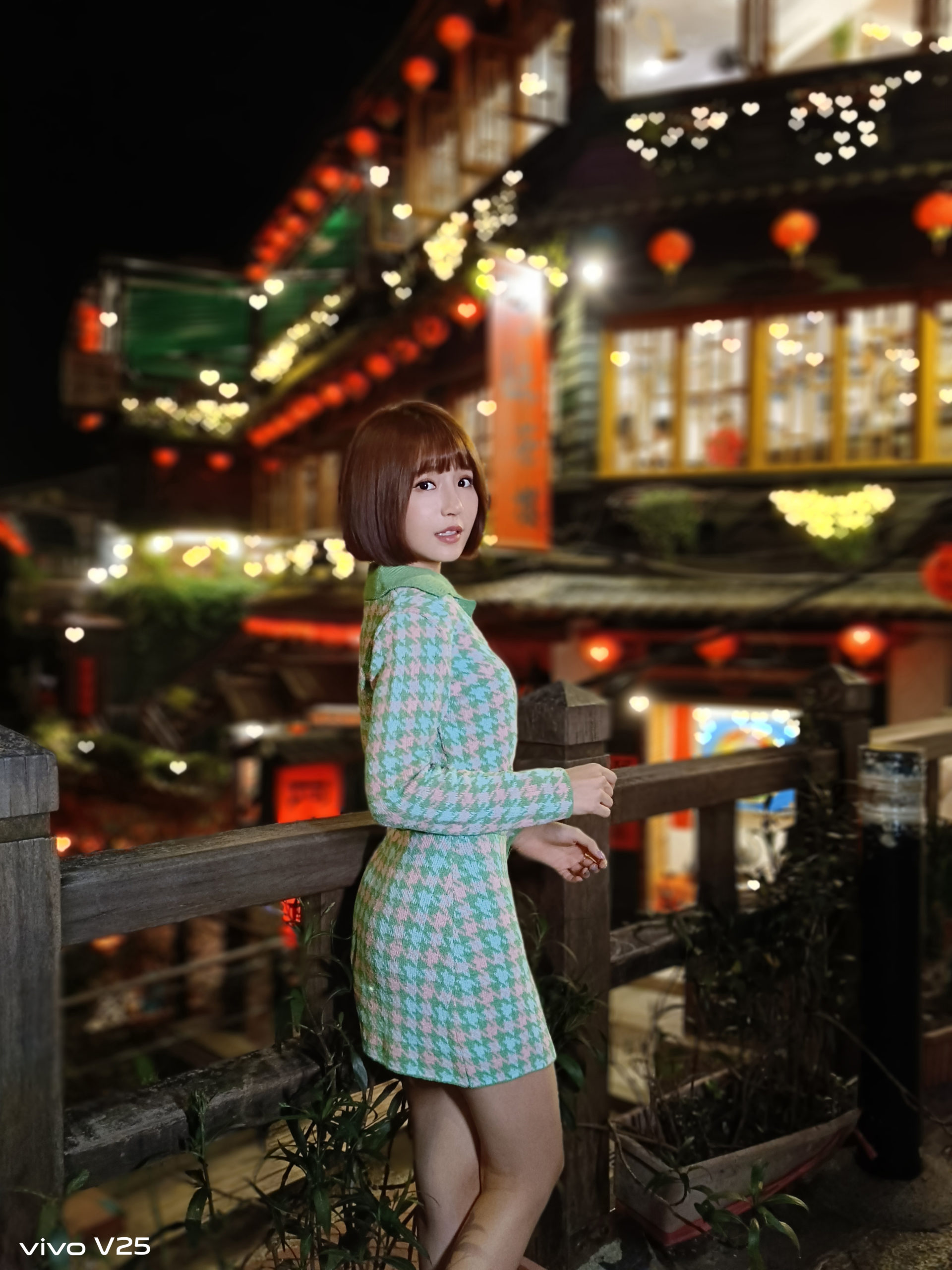 女神降臨！元元攜手顏宇宙拍照神機vivo V25 5G帶你玩拍東北角！海邊、岩岸、夜景，一次收齊！