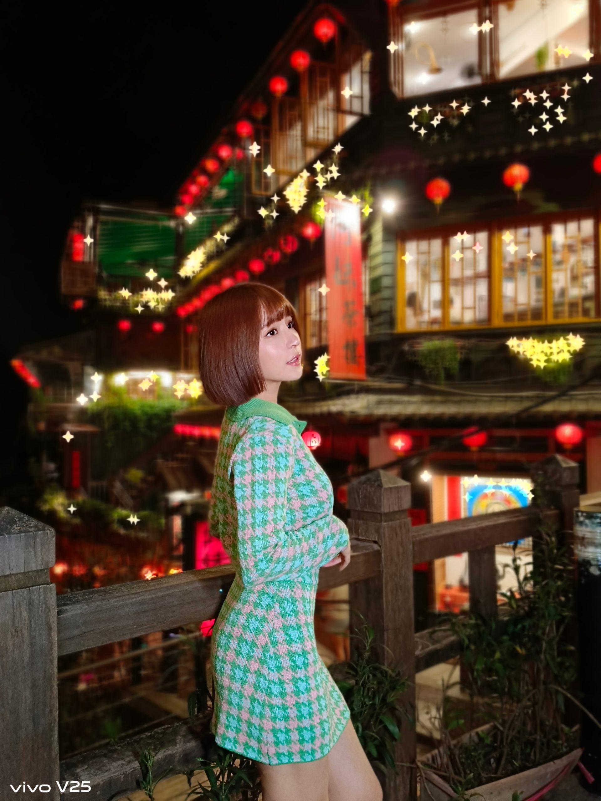 女神降臨！元元攜手顏宇宙拍照神機vivo V25 5G帶你玩拍東北角！海邊、岩岸、夜景，一次收齊！