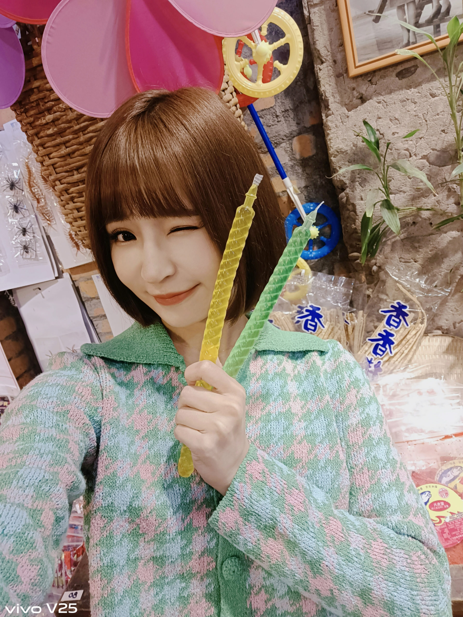 女神降臨！元元攜手顏宇宙拍照神機vivo V25 5G帶你玩拍東北角！海邊、岩岸、夜景，一次收齊！