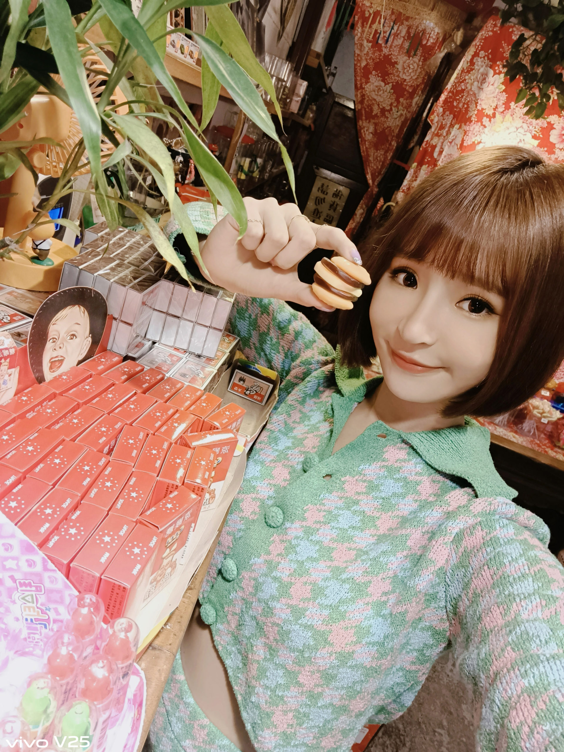 女神降臨！元元攜手顏宇宙拍照神機vivo V25 5G帶你玩拍東北角！海邊、岩岸、夜景，一次收齊！