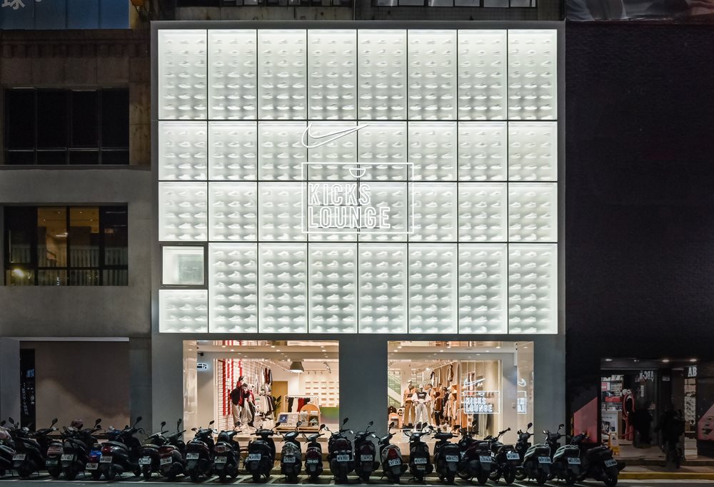強勢衝擊潮流重鎮西門町！NIKE KICKS LOUNGE「摩曼頓西寧三」翻新開幕，台北必逛鞋鋪再加一！