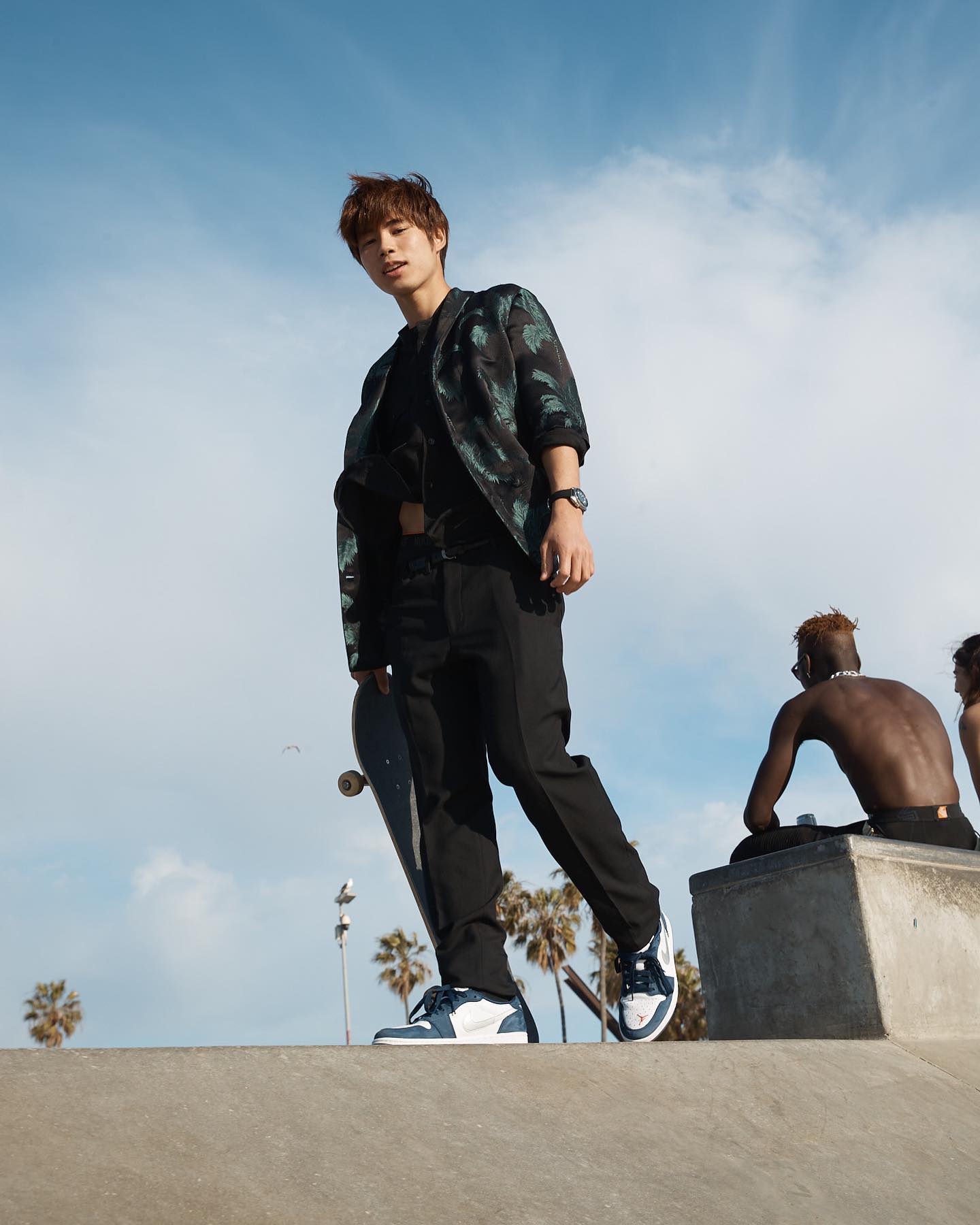 潮流時尚圈爭相追捧！東奧滑板金牌不只鞋品好，個人穿搭也很有一套！