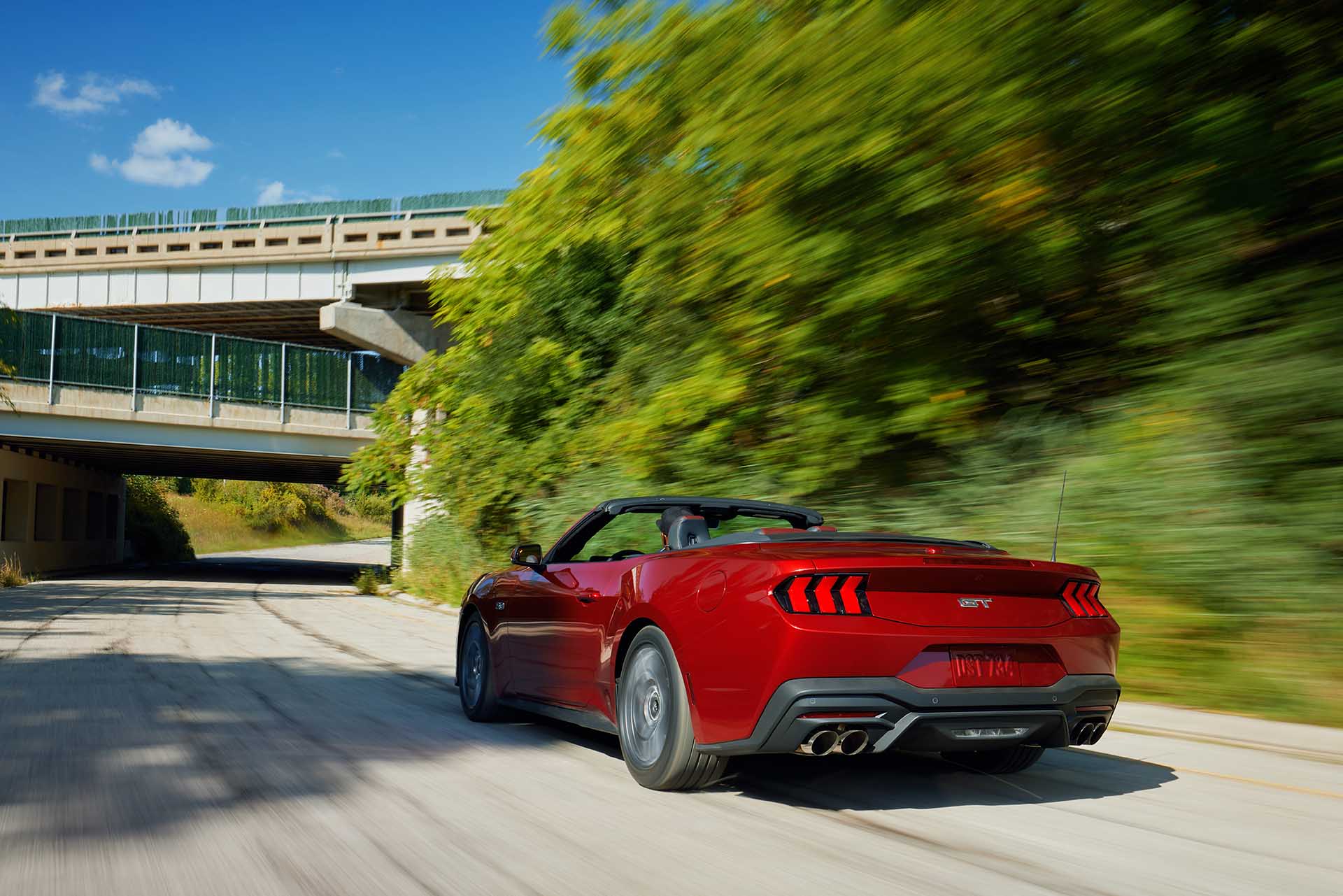 全新設計、動力也升級，Ford 第 7 代 Mustang 野馬跑車亮相啦！