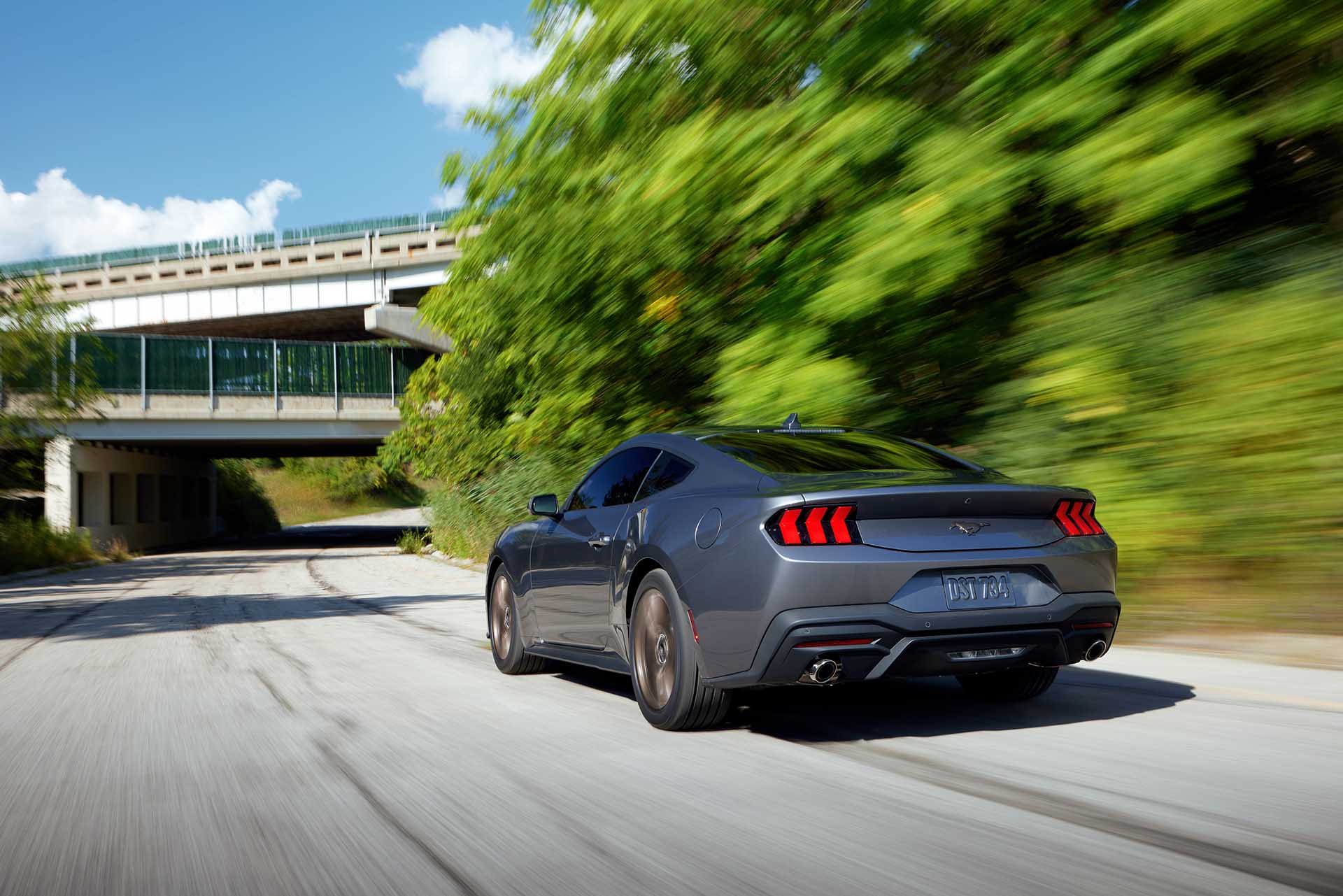 全新設計、動力也升級，Ford 第 7 代 Mustang 野馬跑車亮相啦！