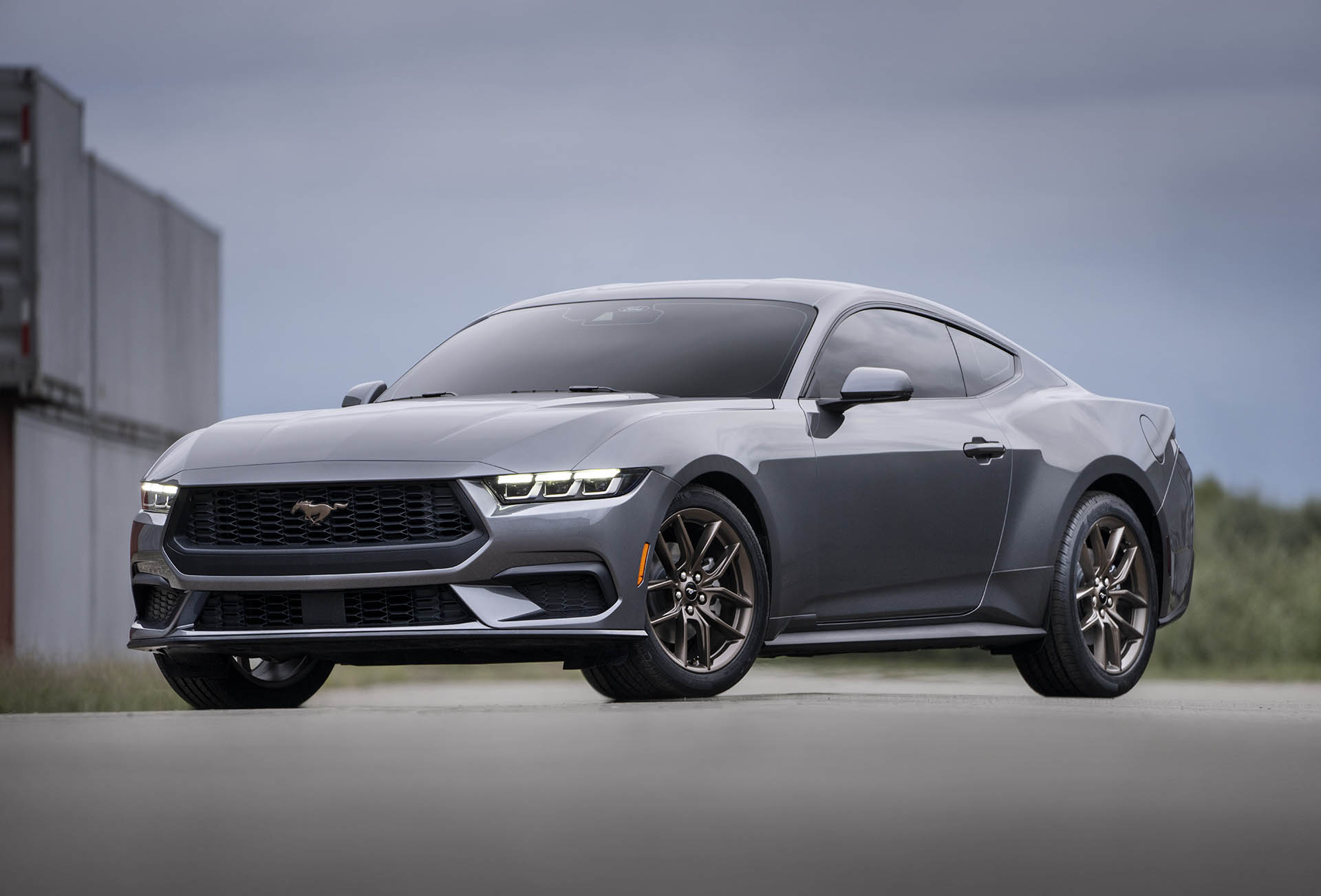 全新設計、動力也升級，Ford 第 7 代 Mustang 野馬跑車亮相啦！