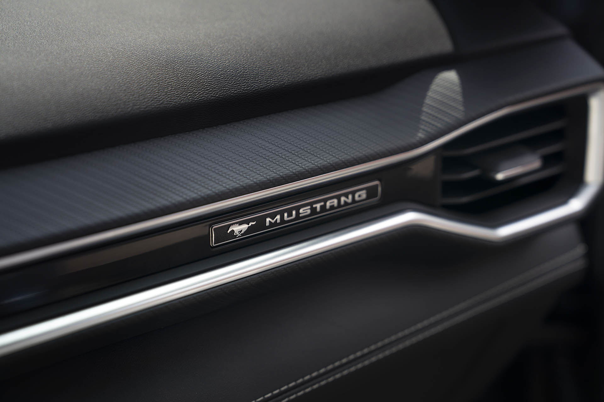 Ford Mustang 7th-2