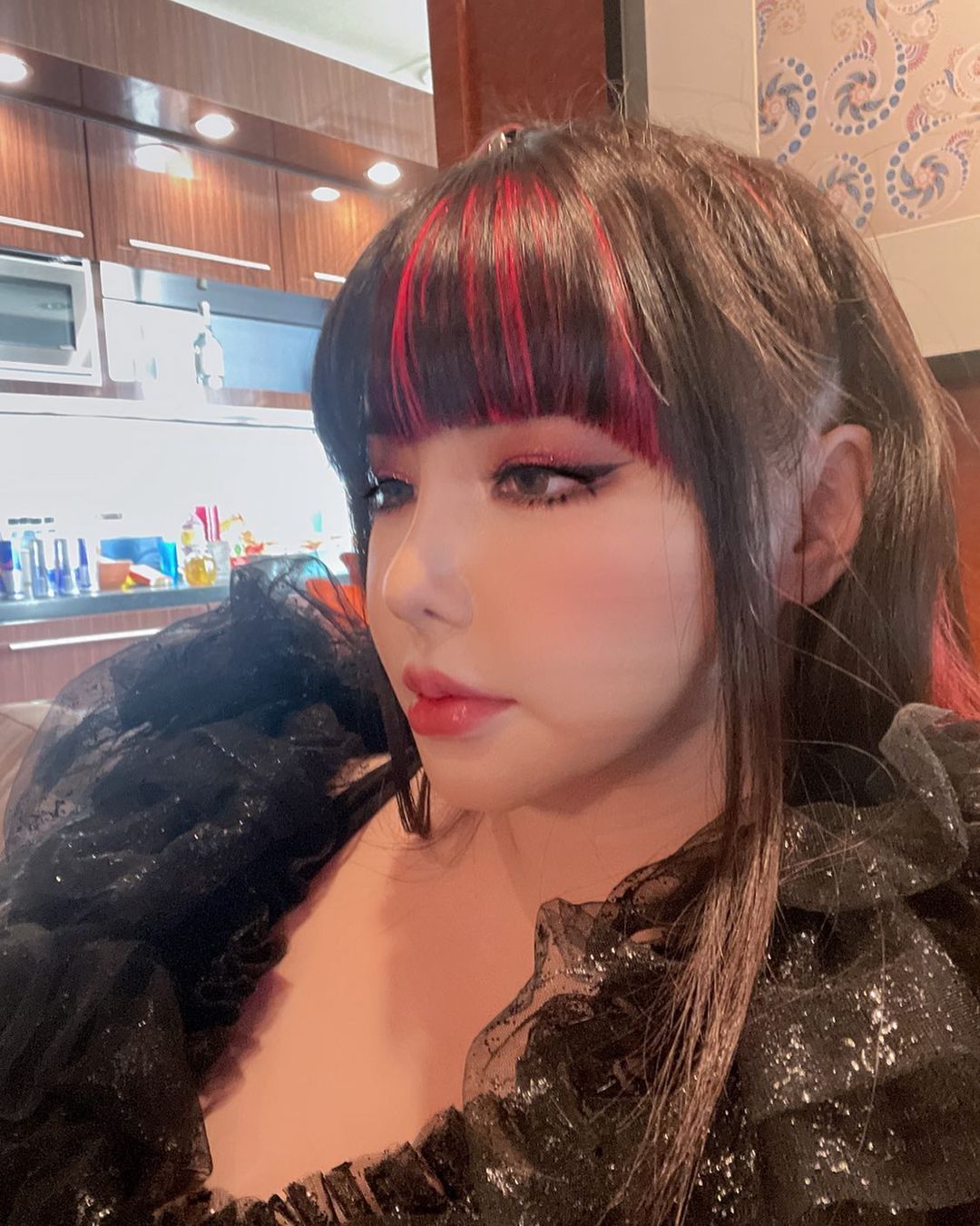 你沒看過這真的是2NE1朴春！「整個人大一號」嚴重復胖，經紀公司曝原因超直白