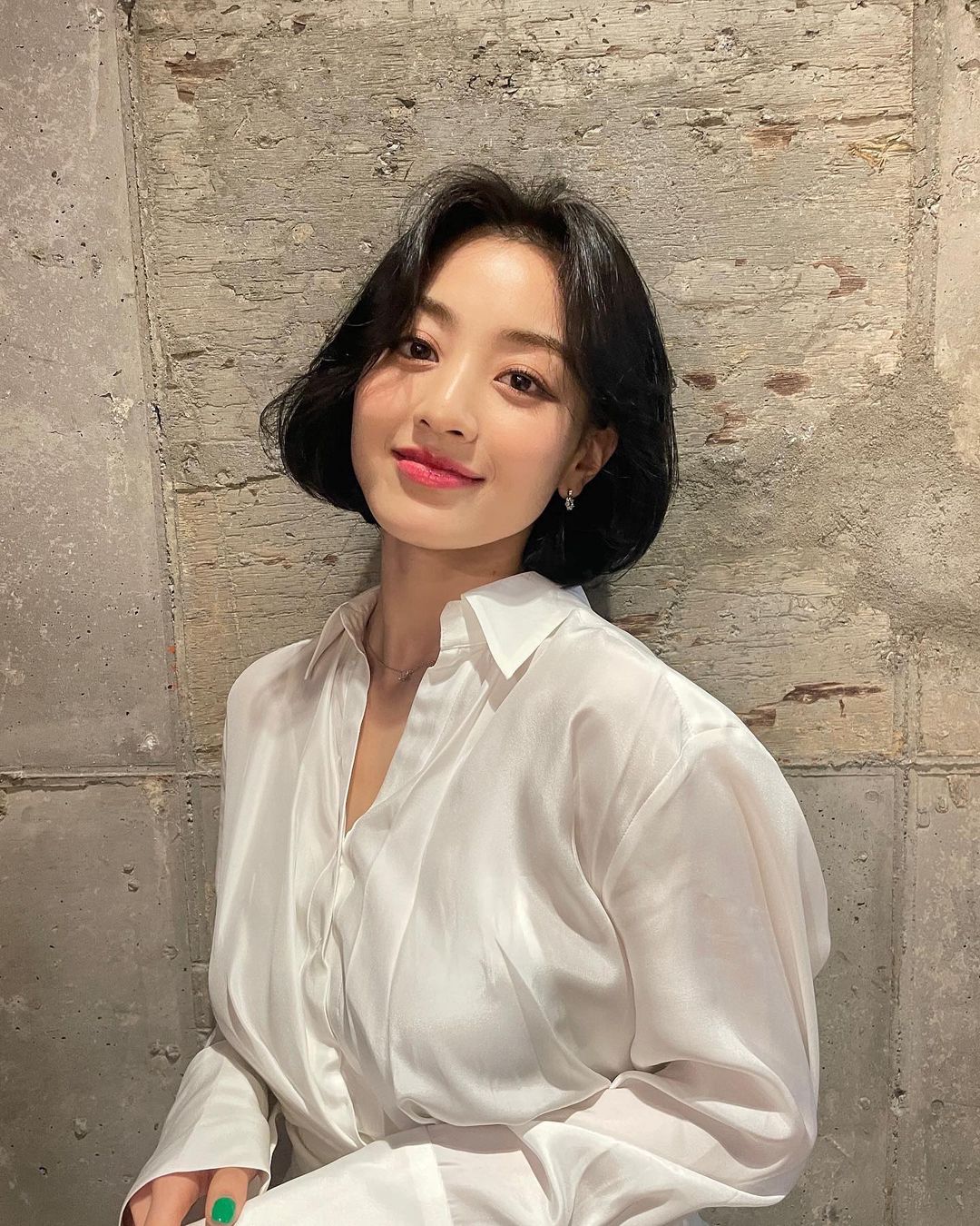 TWICE 志效親妹妹也出道！無辜大眼＋精緻翹唇　絕美氣質感姊妹神基因