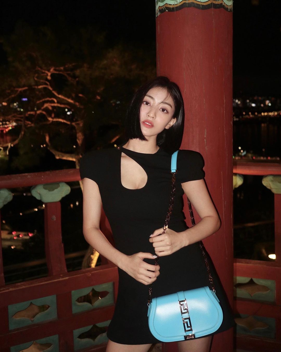 TWICE 志效親妹妹也出道！無辜大眼＋精緻翹唇　絕美氣質感姊妹神基因