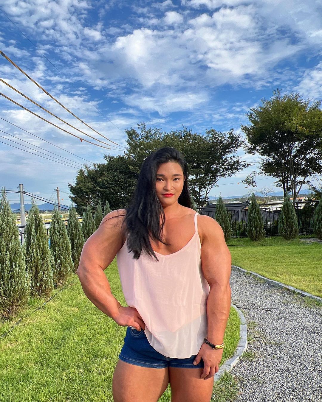 《鬼滅之刃》迷快來看！南韓女網紅 COS 彌豆子    照片曝光連鬼老大也要讓位