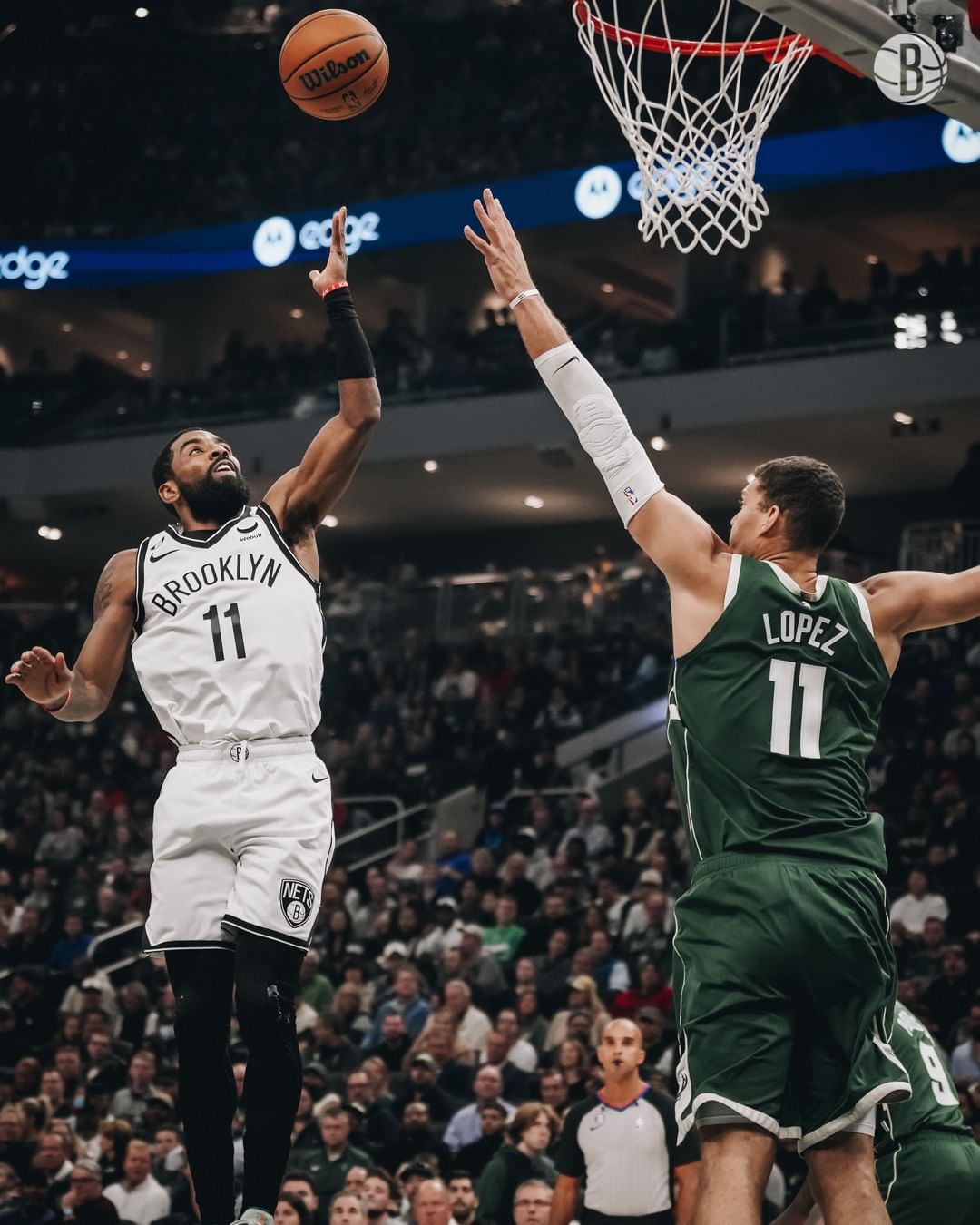 你怎麼不投？KI 傳球給 Ben Simmons 大喊投籃，西門果斷傳球讓 KI 超無奈！