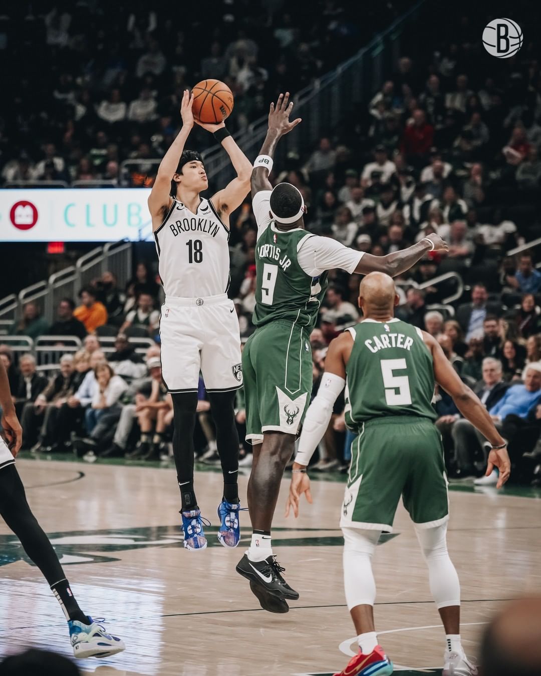 你怎麼不投？KI 傳球給 Ben Simmons 大喊投籃，西門果斷傳球讓 KI 超無奈！