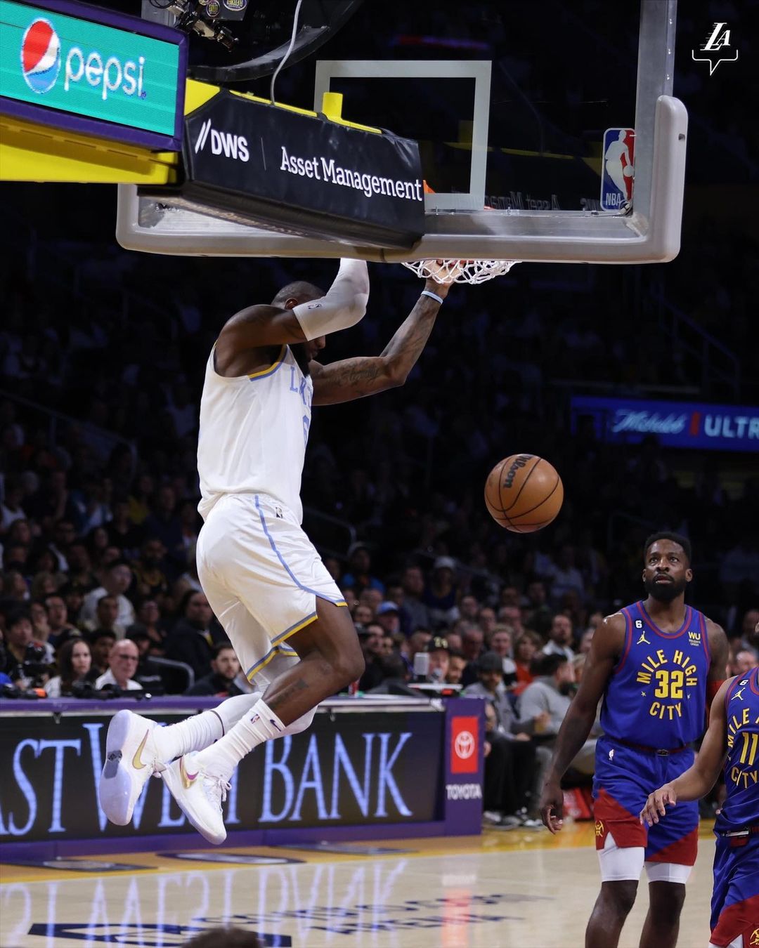 紫金大軍終於開胡！湖人擊敗金塊奪本季首勝，Westbrook 打替補正負值全隊最高！