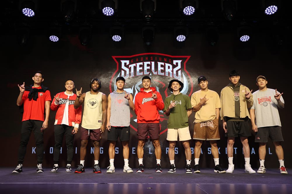新賽季改頭換面！高雄鋼鐵人正式冠名 17 直播，新球衣、新 Logo 同步亮相！