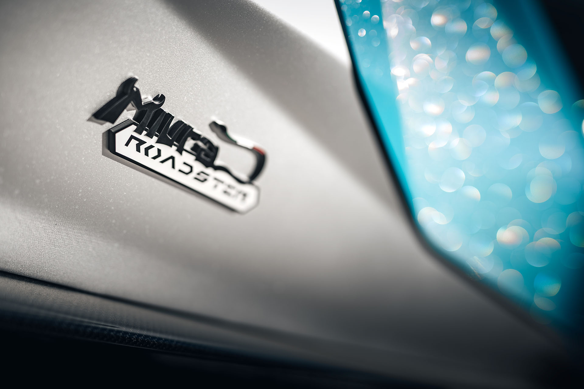 眼眶泛淚！Lamborghini 最後一輛 Aventador 正式下線，復刻經典 Miura Roadster 致上最高敬意